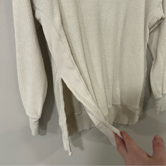 Aerie Chilled Out Cream Crewneck Oversized Side Slit Sweatshirt Women’s Size XS - Picture 3 of 7